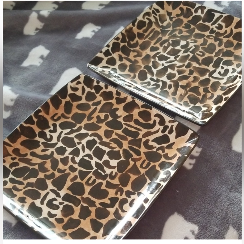 (3) Roscher animal print dinner plates-about 11”x11” 🐆